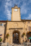 <center>Tour de l'Horloge du XVIIe siècle. </center>Ce beffroi et son campanile sont des vestiges de l'ancienne cité médiévale.
